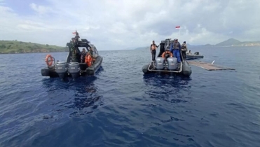 ইন্দোনেশিয়ায় নৌকাডুবিতে চার স্প্যানিশ পর্যটকসহ ২১ জন নিখোঁজ